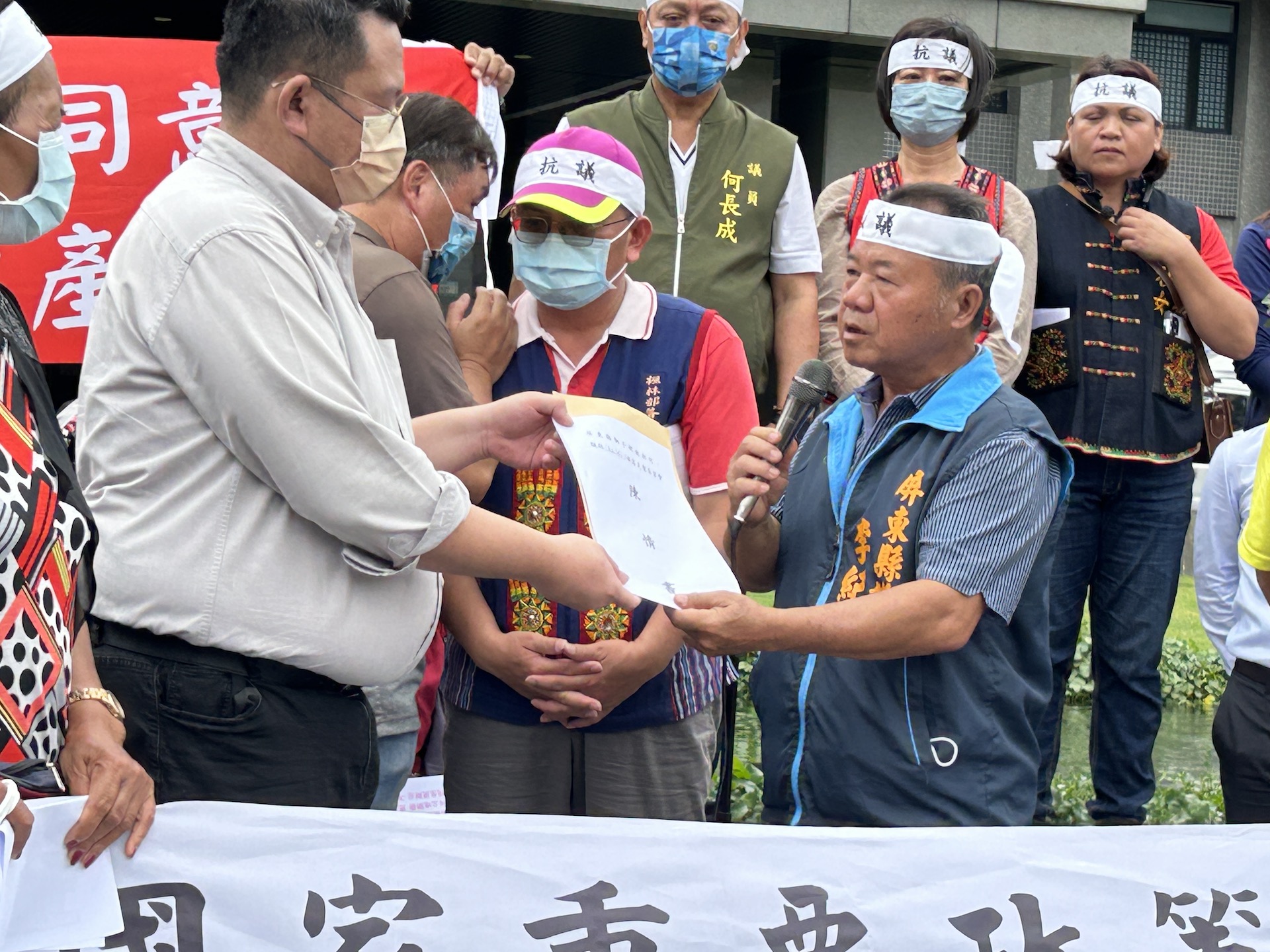 楓林村山坡地被做光電場 議員和居民憤慨抗議反對