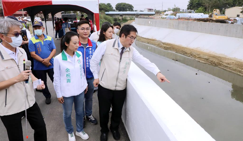 市長黃偉哲視察虎頭溪排水護岸進度   盼降低市區淹水風險