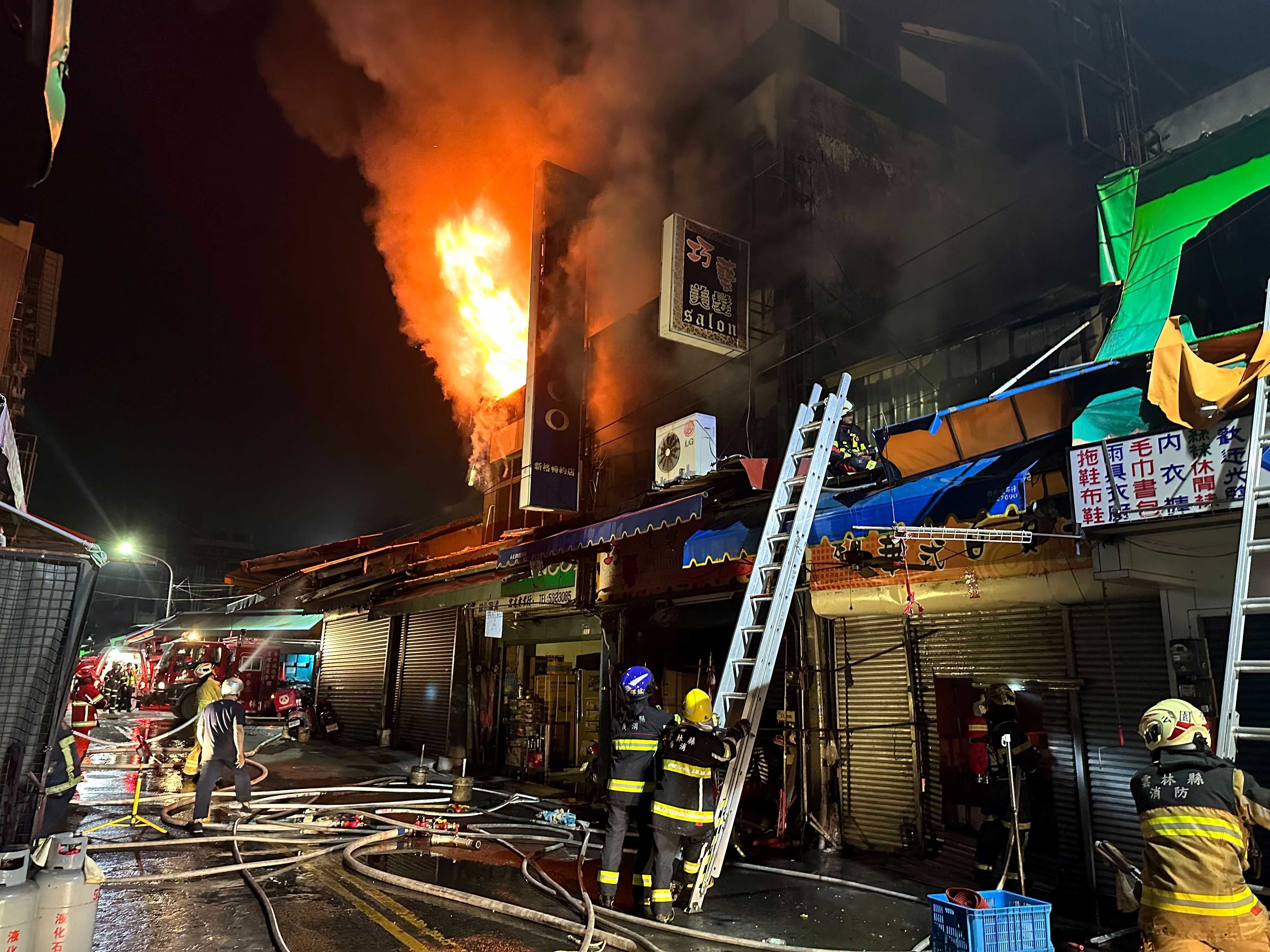 斗六西市場凌晨傳火警   共八間店鋪遭祝融光顧