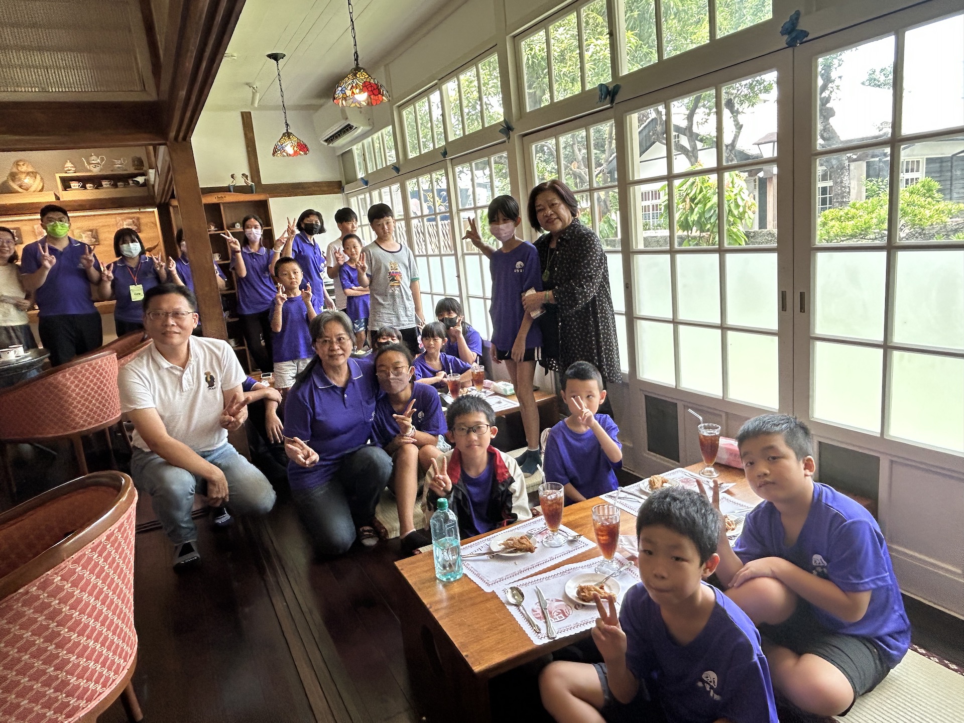 「沐涵軒」幫助咖啡小農，何春美捐十萬做公益