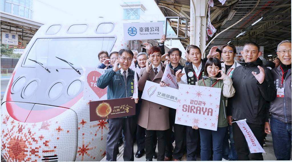 交通部觀光署攜手台鐵首部主題彩繪列車「SIRAYA西拉雅號」啟航 交通部觀光署攜手台鐵首部主題彩繪列車「SIRAYA西拉雅號」啟航