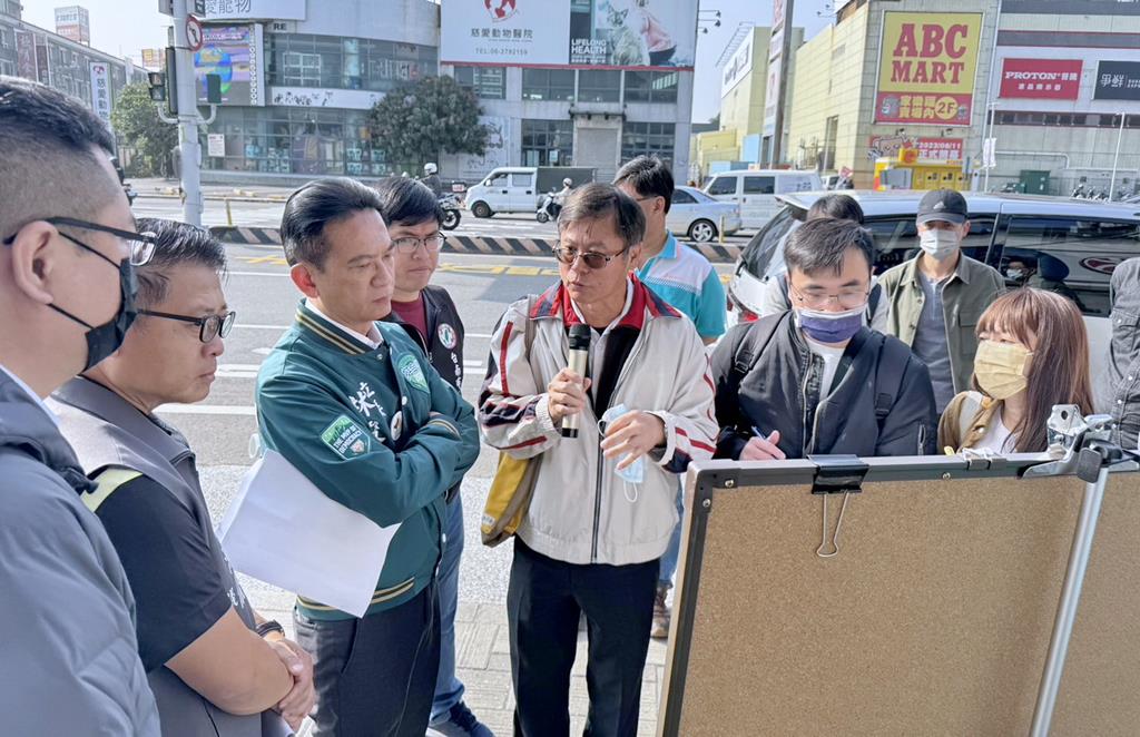 仁德區中山與文德路口汽機車爭道   林俊憲邀相關單位會勘求解方