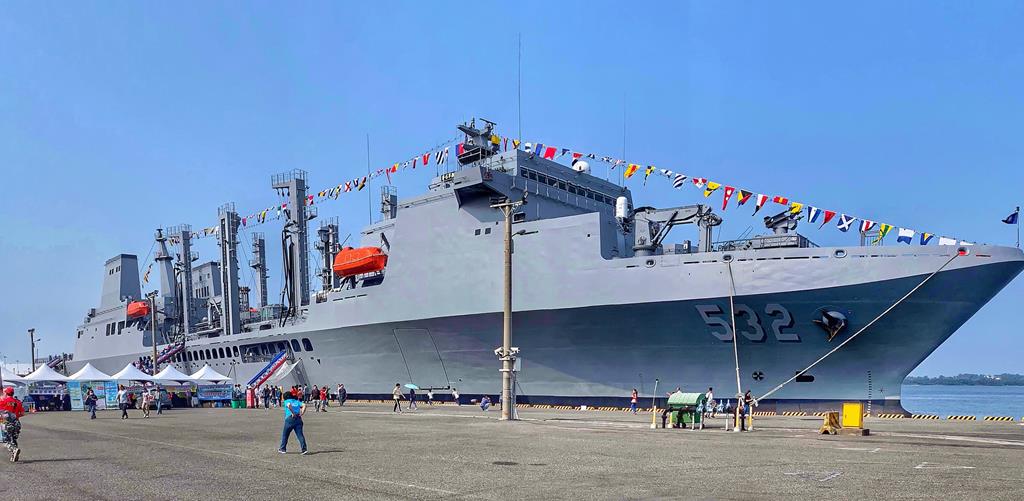 海軍敦睦艦隊停靠臺南安平商港開放登艦參觀   展現壯盛軍容