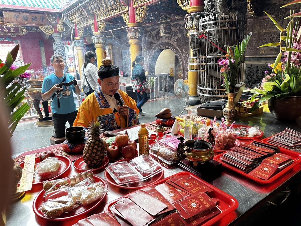 台灣燈會祈福卡祈願火化   象徵眾人願望上達天聽