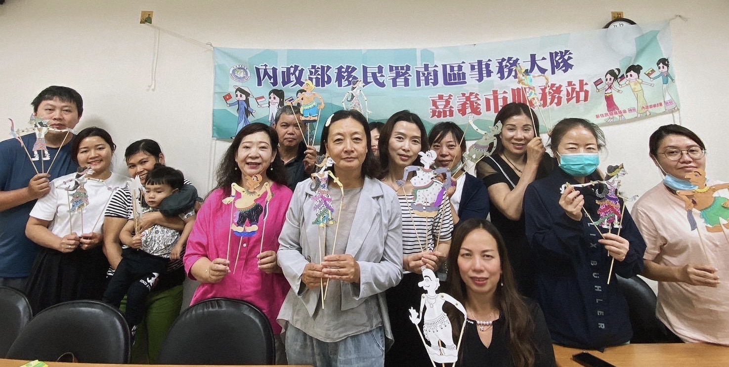 移民署邀多元文化講師蔡佳伸  分享印尼文化製作皮影人偶  新二代體驗異國風情文化
