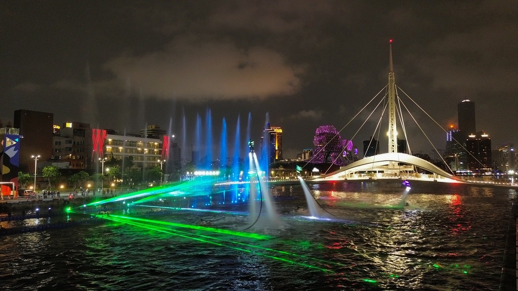 2024高雄海洋派對 法國飛板秀團隊表演氣勢磅薄、精彩震撼!