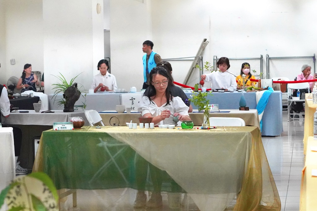 高餐大舉辦全國泡茶比賽 最小僅十歲國小生泡起茶來架勢十足！
