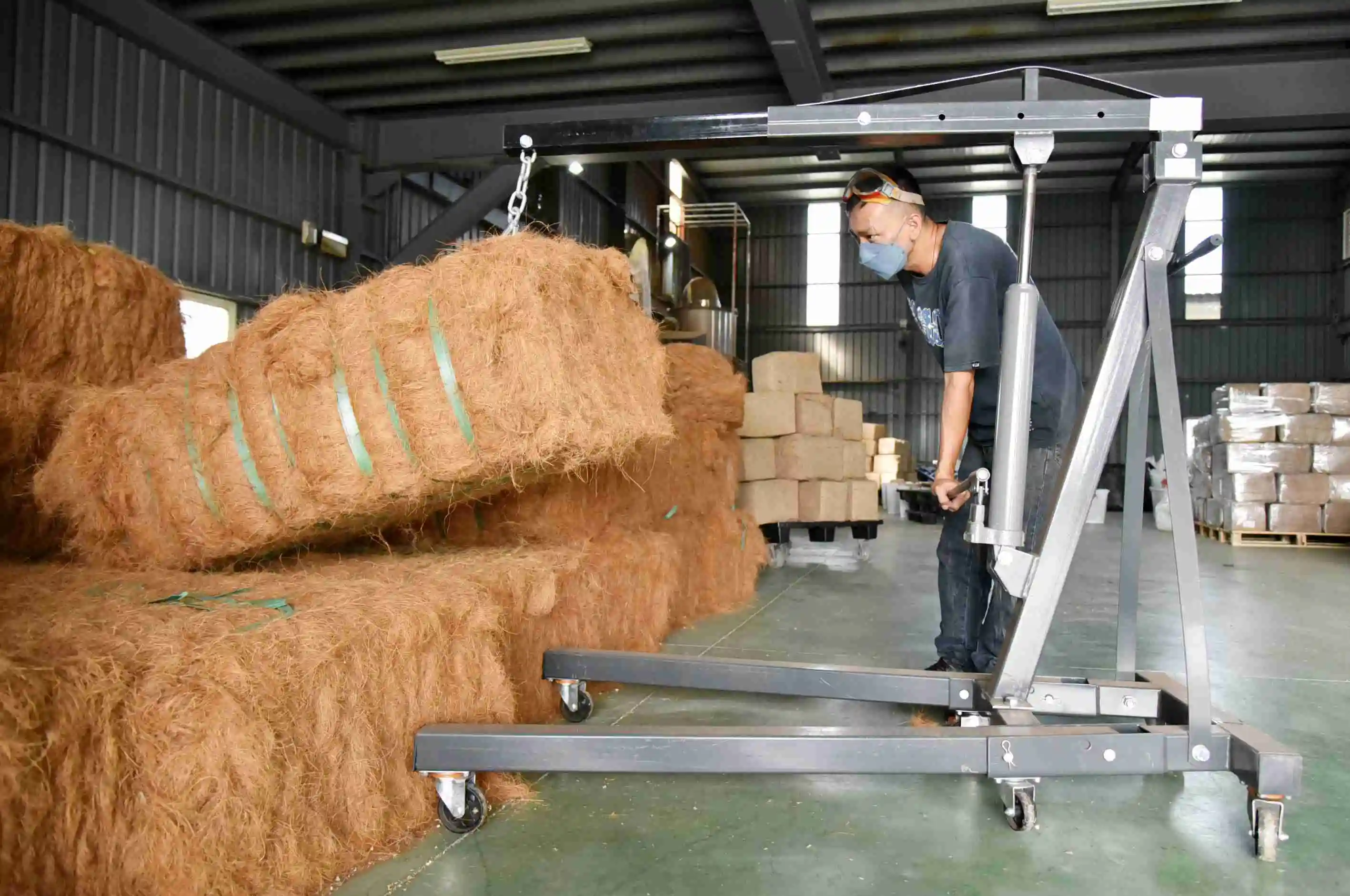 職務再設計幫大忙  勞動部勞動力發展署雲嘉南分署助申請就業輔具  讓身障員工不再喊累