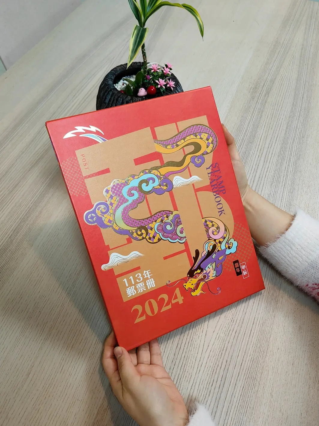 113年郵票冊1月3日發售 購冊刮獎贏好禮 113年郵票冊1月3日發售 購冊刮獎贏好禮