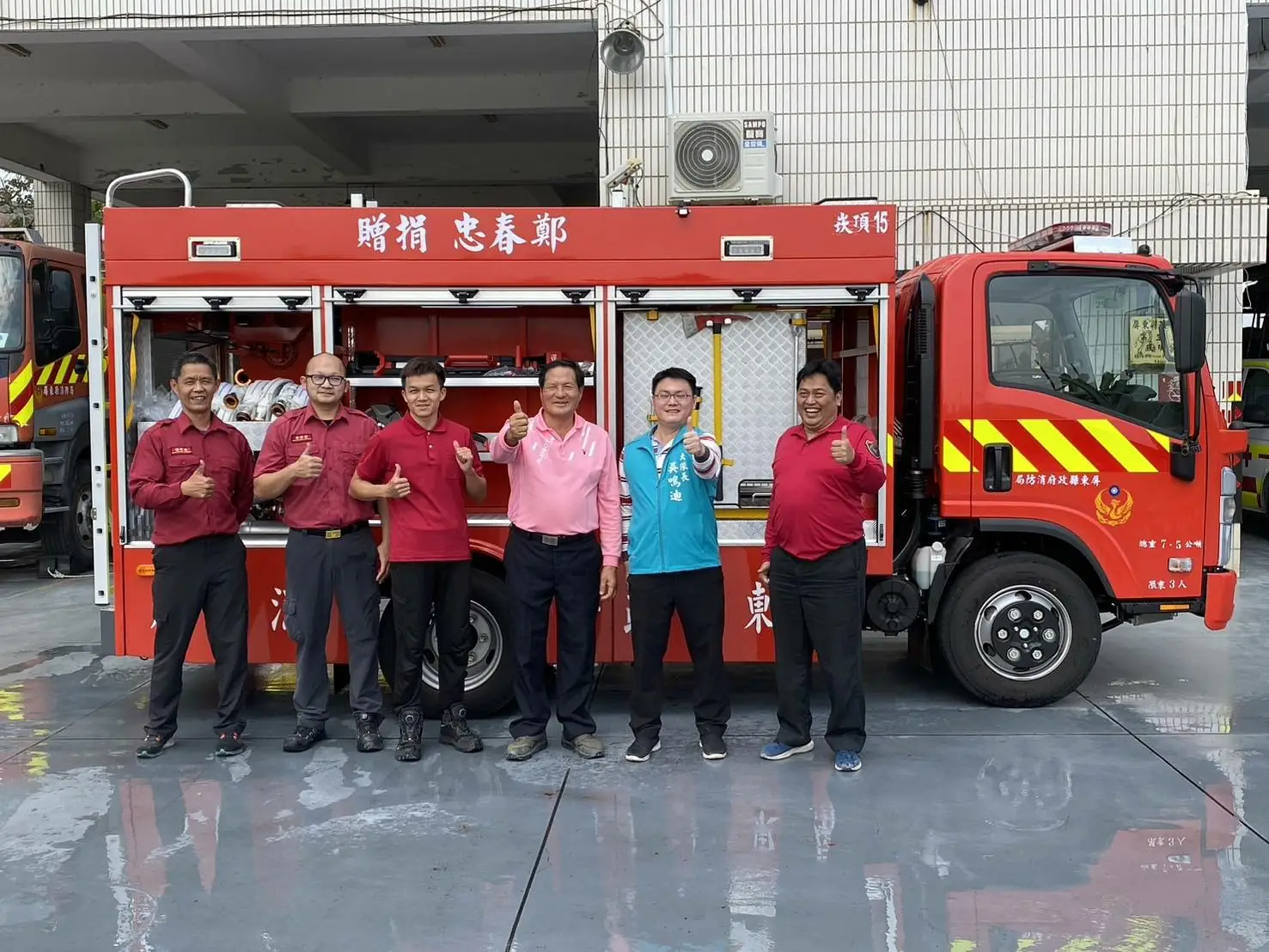 鄭春忠先生捐贈消防局崁頂分隊小型消防車