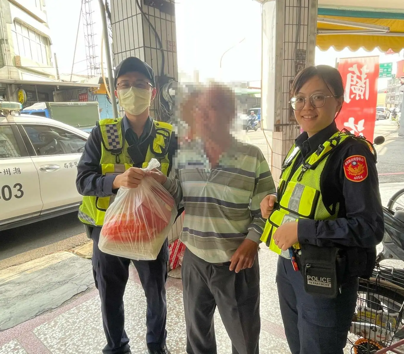 潮警寒冬送暖 持續不間斷送愛心 助獨居男度困境 潮警寒冬送暖 持續不間斷送愛心 助獨居男度困境