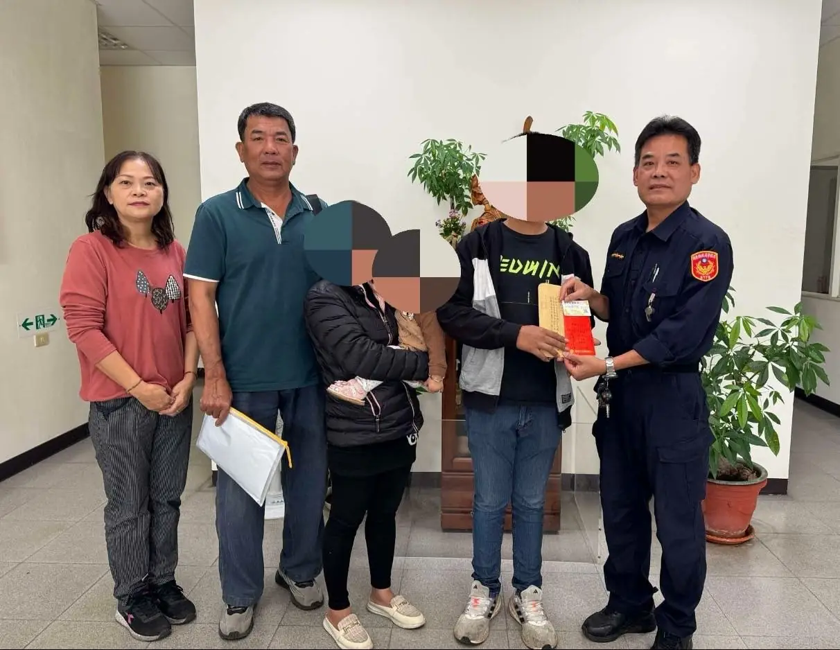 弱勢家庭父病逝 枋警偕同加祿村長發揮大愛援助