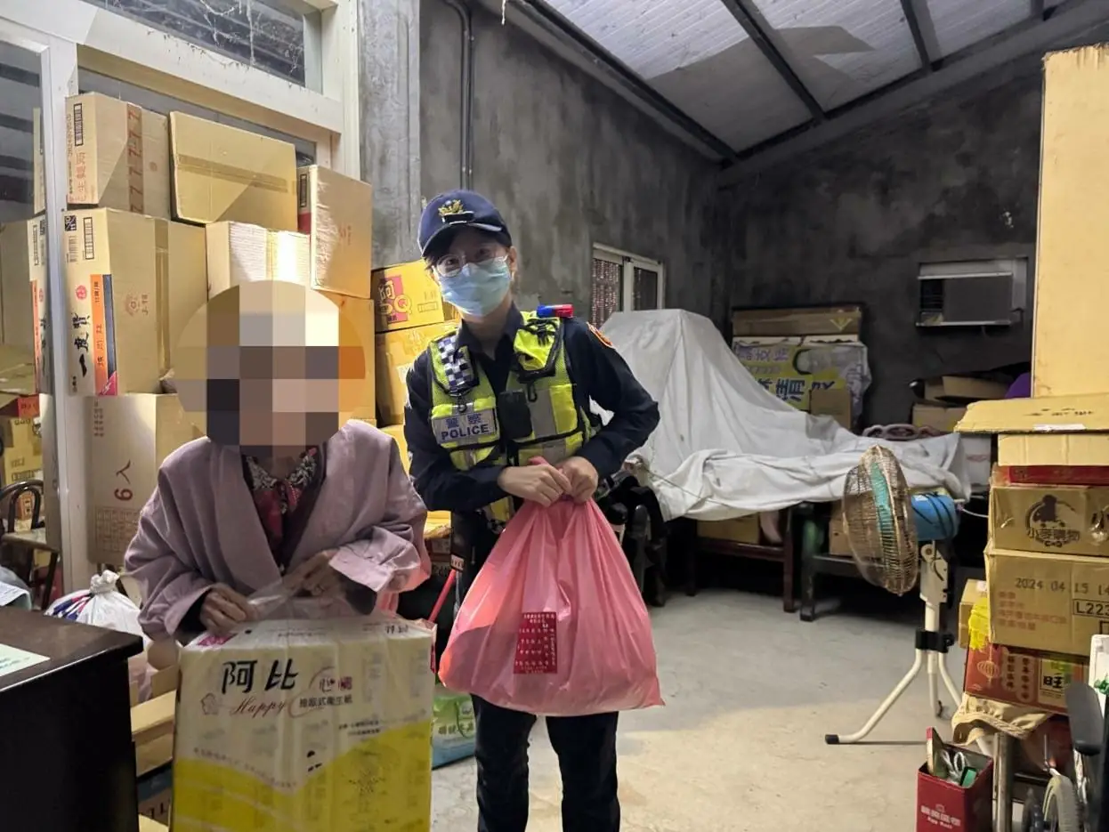 春節愛心不打烊 枋警持續寒冬送暖讓民眾過好年