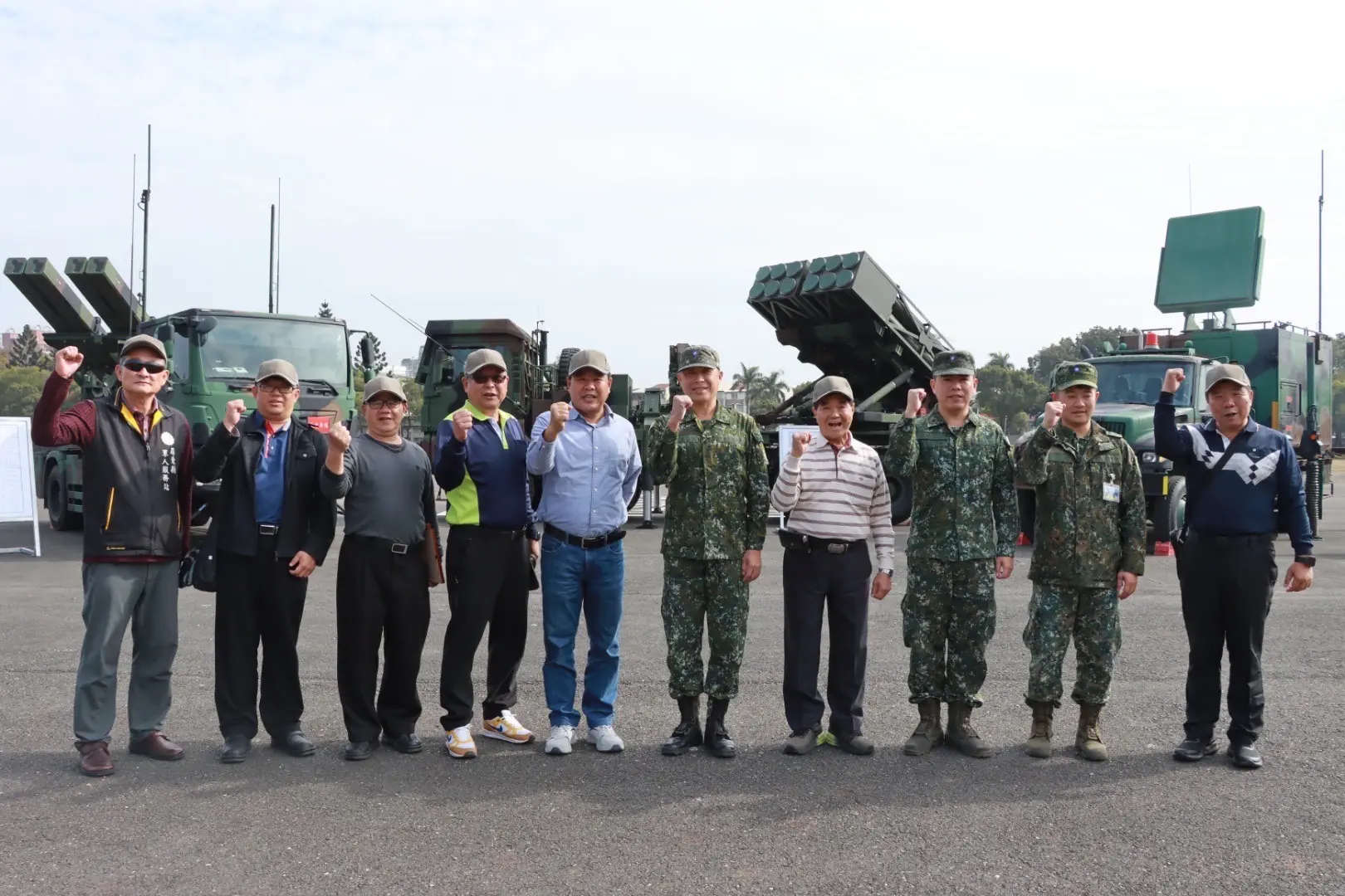 內埔鄉公所及小博士文教機構赴台南陸軍部隊敬軍慰問