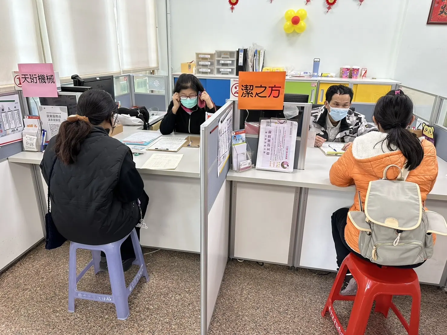 朴子就業中心蛇來運轉鬧元宵徵才  加碼職涯卡  專業生涯諮詢師提供一對一指導  助你職場順風順水