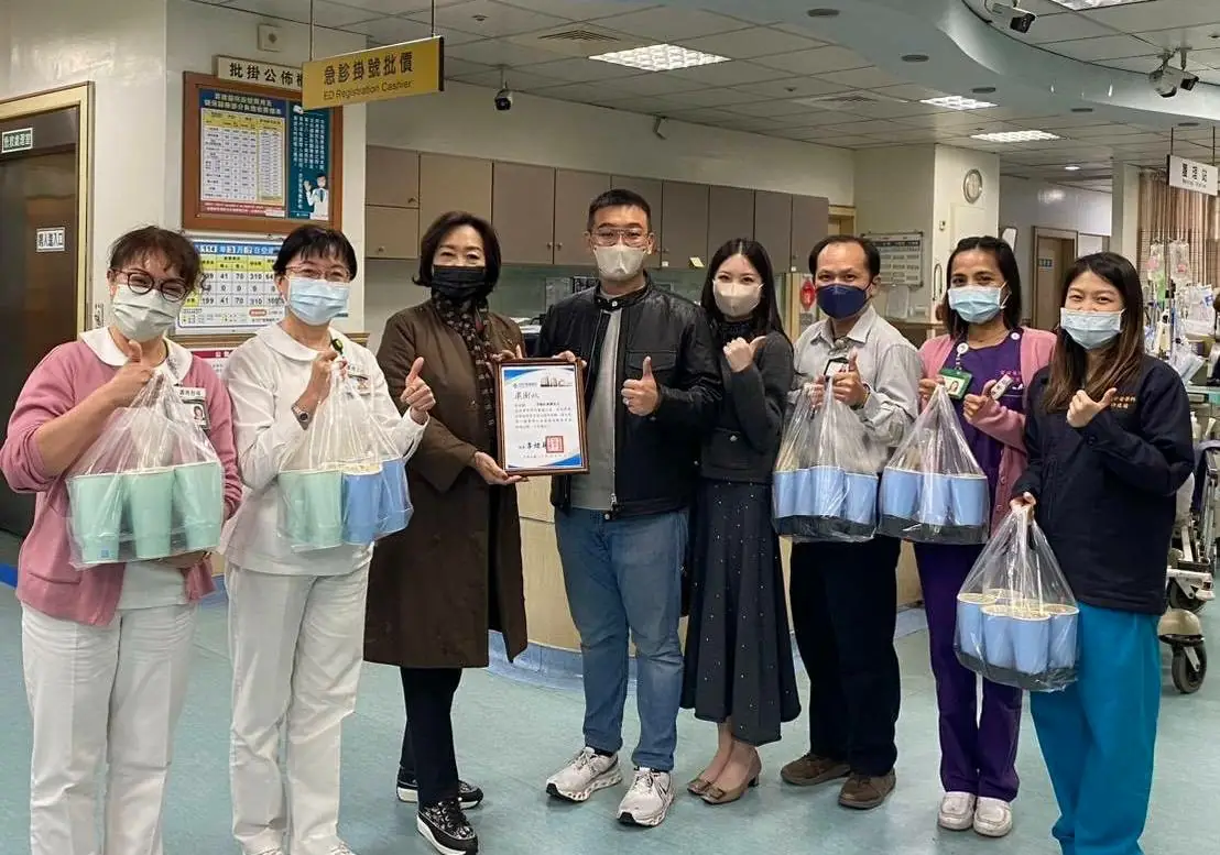 將軍夫人王曉宇前往屏東寶建醫院急診室及加護病房為醫護人員打氣