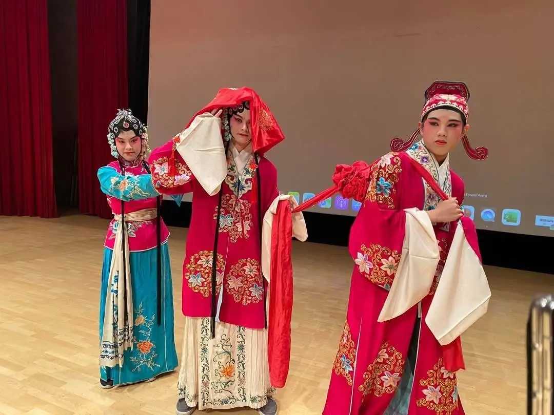 復興京劇團三度走進成大 趨勢復興永續學 校園邂逅白娘子 復興京劇團三度走進成大 趨勢復興永續學 校園邂逅白娘子