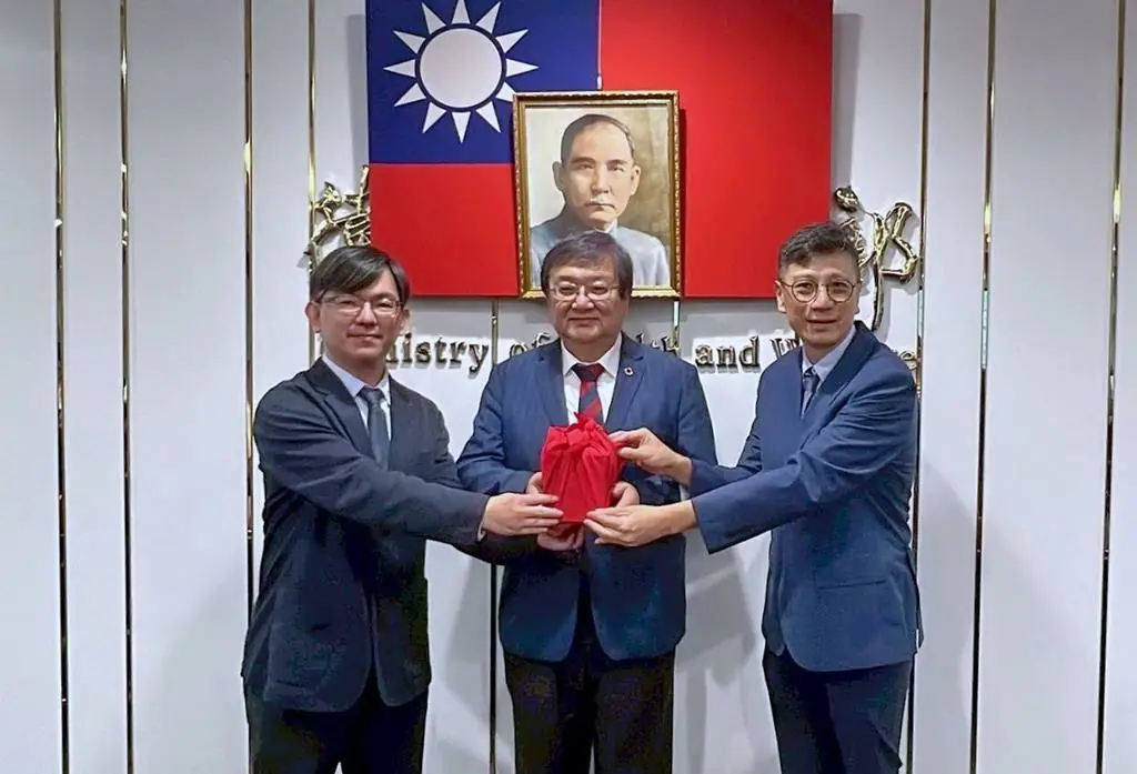 衛福部新營醫院新任院長莊毓民履新 強化長照服務品質及推動多元整合照護 衛福部新營醫院新任院長莊毓民履新 強化長照服務品質及推動多元整合照護