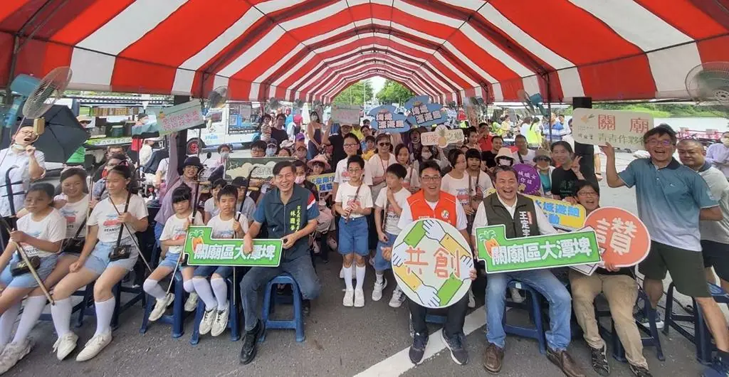 關廟大潭埤水域遊憩體驗熱鬧登場 獨木舟加親子市集展現水陸遊憩魅力 關廟大潭埤水域遊憩體驗熱鬧登場 獨木舟加親子市集展現水陸遊憩魅力