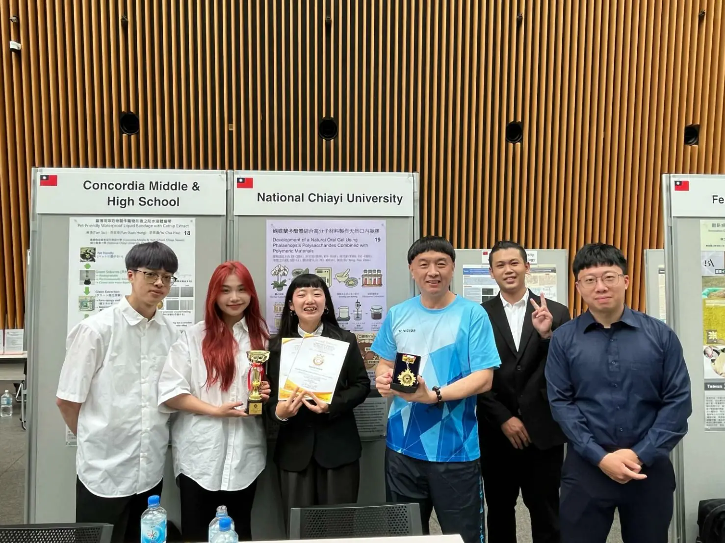 臺灣本土藥用植物技術躍上國際舞台  嘉大生化系中草藥綠色萃取技術師生團隊  口腔黏膜炎修護水凝膠  獲東京國際發明展金獎與大會特別獎  