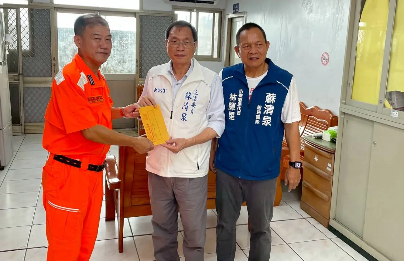 2陸戰隊員英勇救溺 蘇清泉親赴表揚贈加菜金