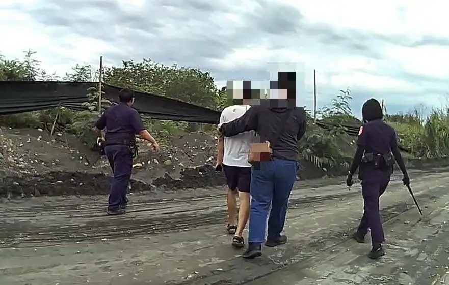 情緒低落誤入芒草林迷途里港警積極搜救成功脫困