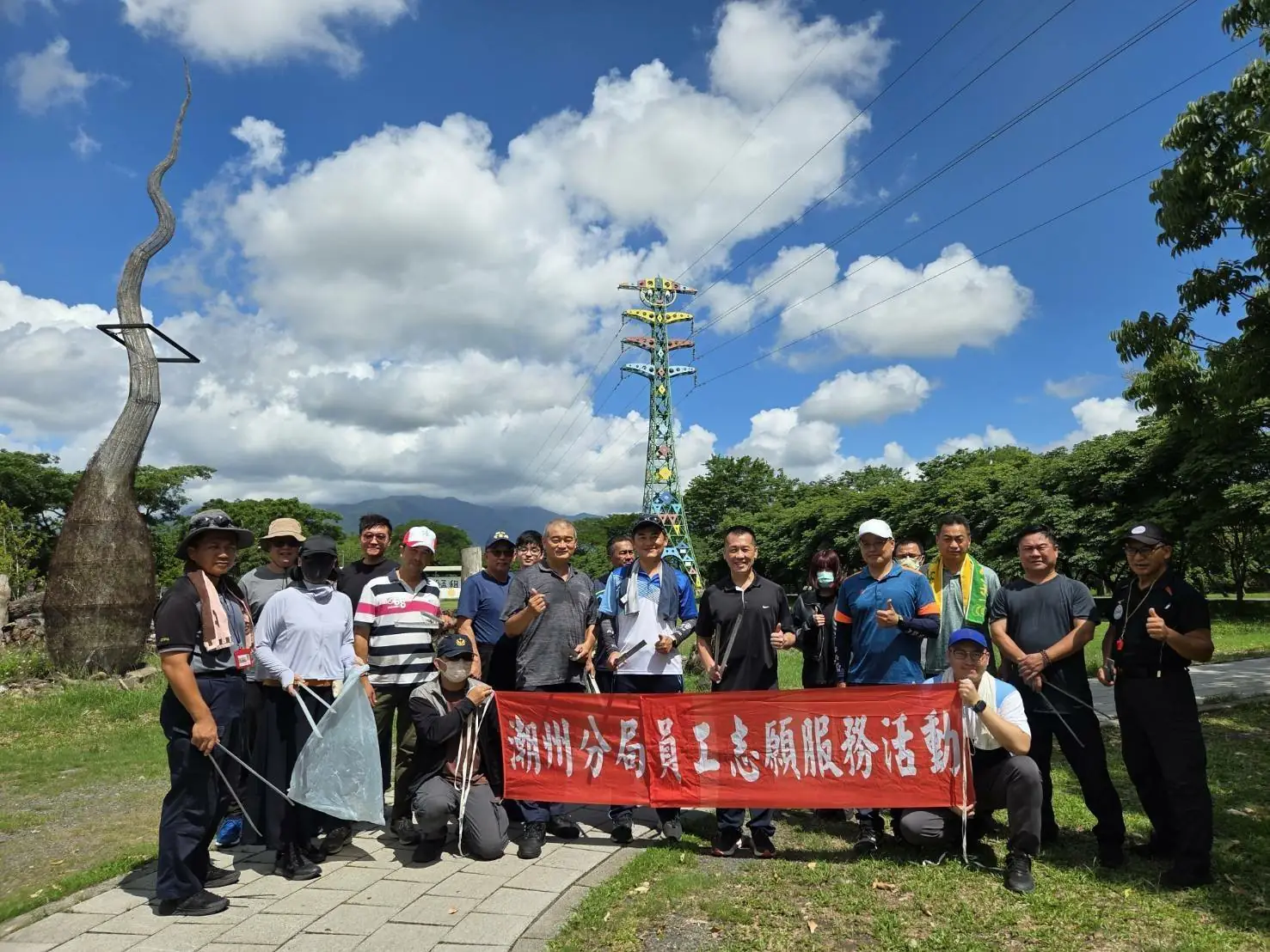 潮州警發揮志工精神　前往泗林平地森林公園清理垃圾守護環境