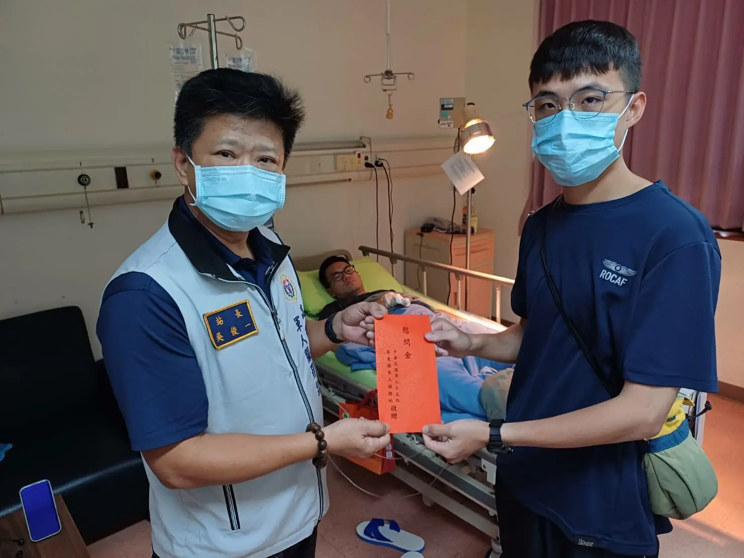 屏東軍友站慰問因公受傷張上士 即時服務傳達關懷