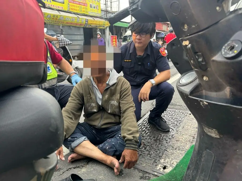 民眾路倒衛生所前 內埔警緊急協助送醫