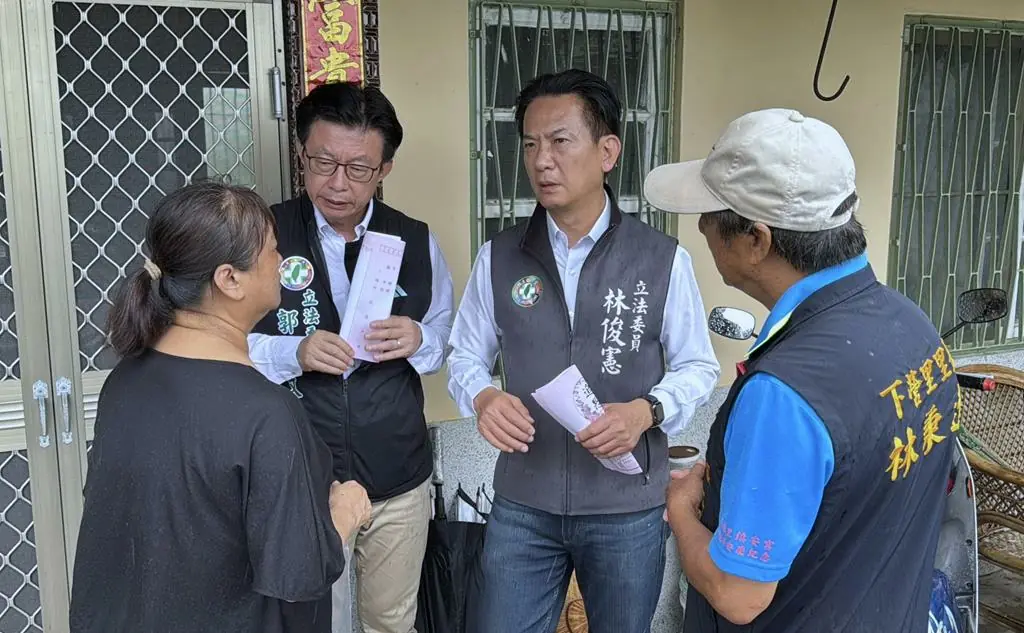 林俊憲及郭國文慰問災情傷亡者 爭取將救災摔死及重傷者納入救助金對象 林俊憲及郭國文慰問災情傷亡者 爭取將救災摔死及重傷者納入救助金對象
