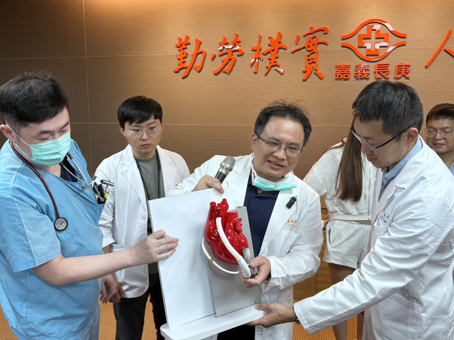 嘉義長庚醫院成功完成人工心臟植入術  四寶爸擁鋼鐵心臟  重獲心生