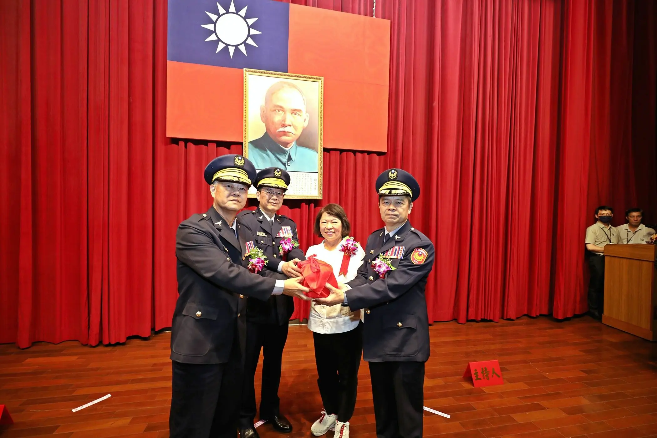 嘉市府警察局卸、新任局長交接 黃敏惠市長期勉陳明志局長帶領團隊守護嘉園