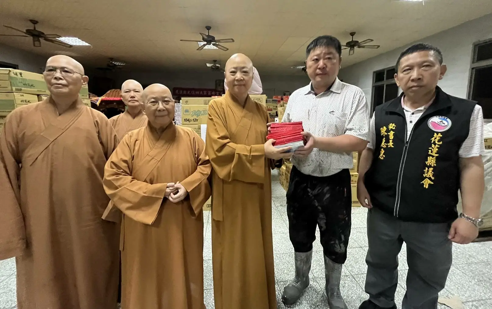 佛祖的溫暖！屏東縣佛教會100萬善款直送災區助災民