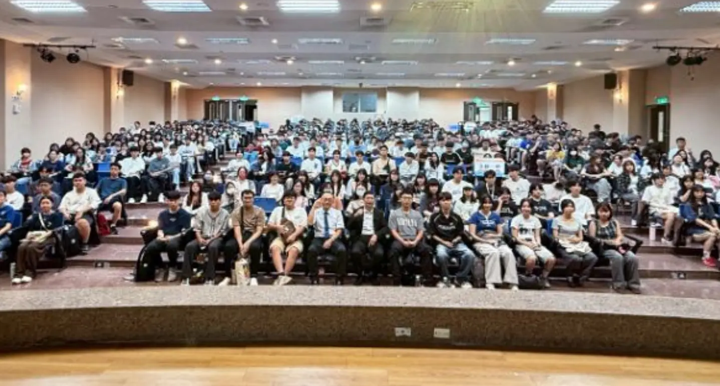 高科大五千新鮮人齊聚 校園熱鬧開跑「馬拉松迎新」／台新