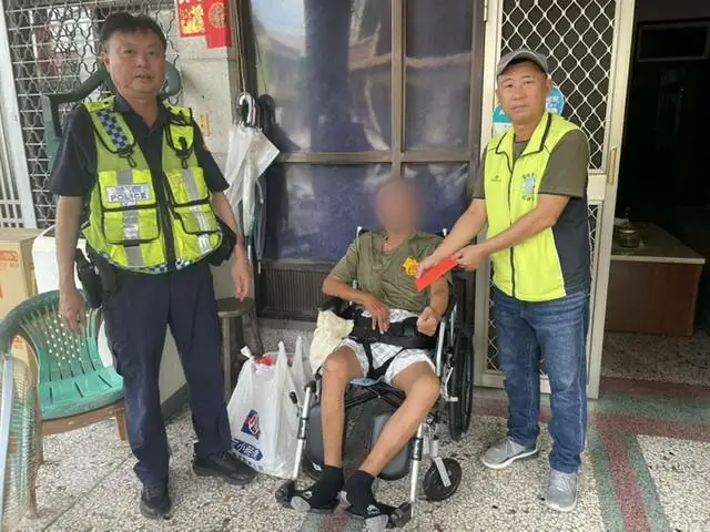 東港警關懷弱勢 偕善心人士贈物資