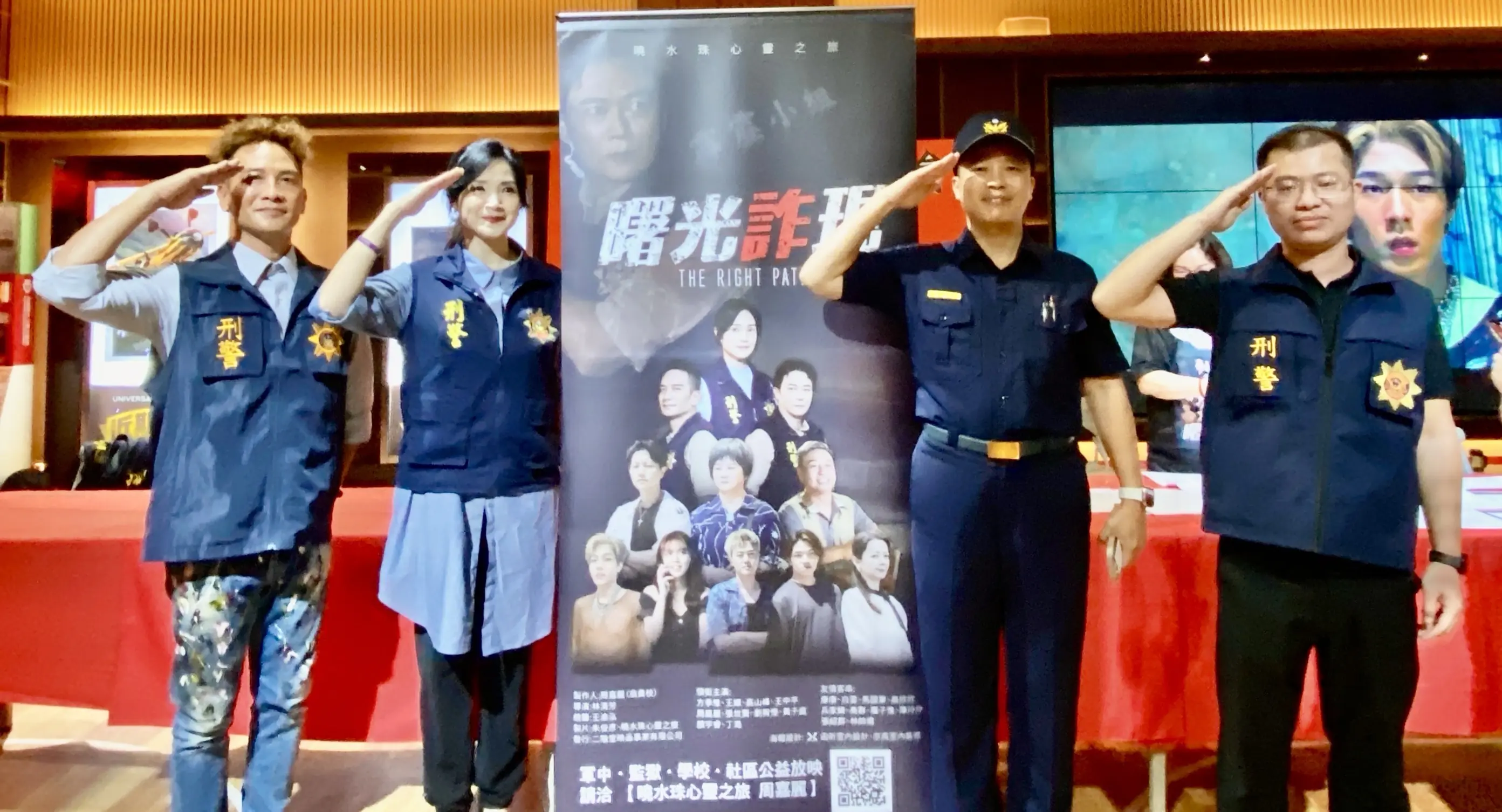 中埔警長曾裕景利用曙光詐現公益宣導片  創意化身夜市叫賣哥宣導防詐  短片一上線獲熱烈迴響