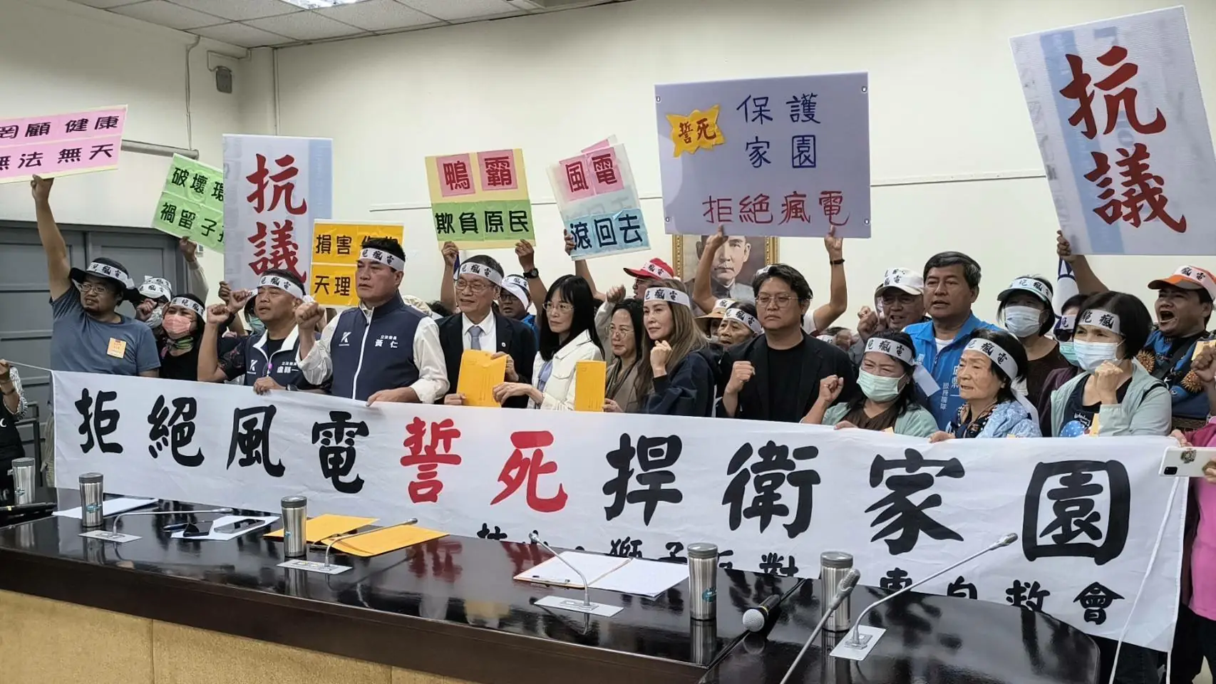 屏東縣枋山獅子鄉居民赴立院陳情反風車 蘇清泉籲政府重視