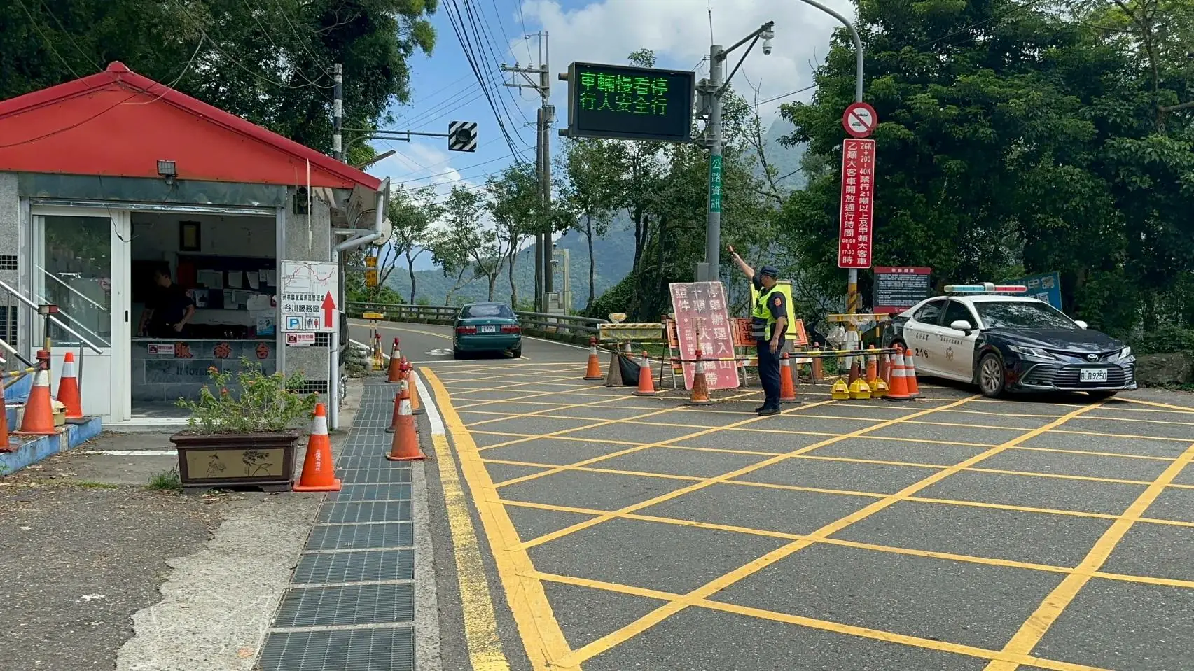 民眾未登記闖三德檢查哨里港警當場發現制止告誡