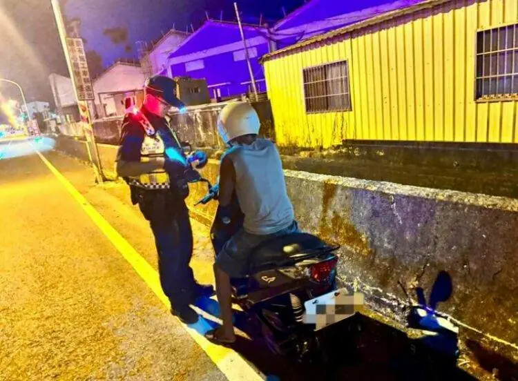 肇因數據顯示風險未減 屏警針對未戴安全帽與闖紅燈違規強化取締