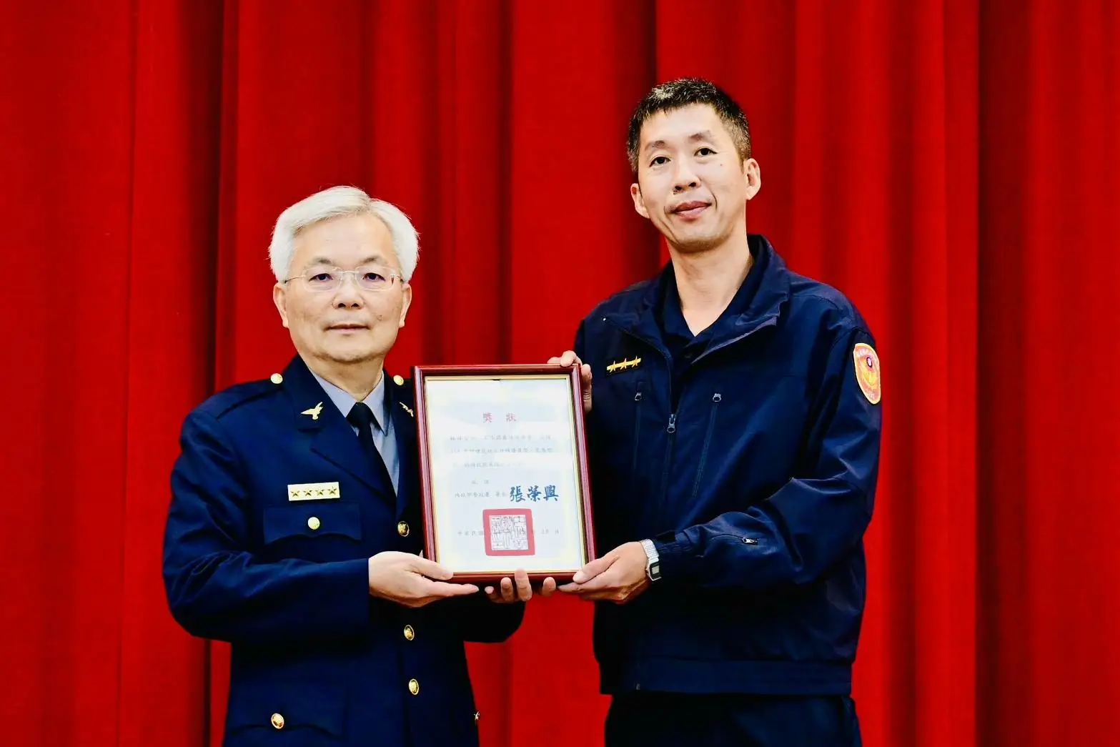 屏警民攜手創佳績!組長林進源、警員藍慶賢榮膺民防績優殊榮 屏警民攜手創佳績!組長林進源、警員藍慶賢榮膺民防績優殊榮