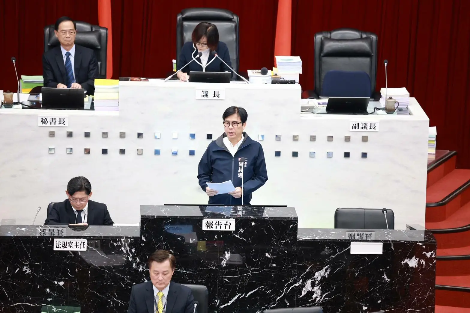 陳其邁赴議會報告總預算　強調穩健理財推動高雄建設新篇章