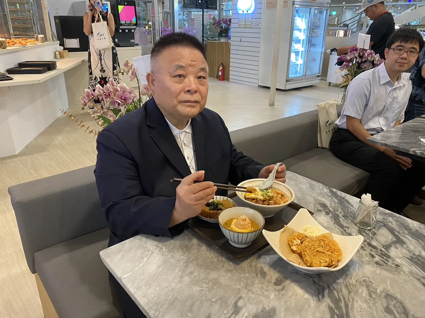 台灣養蝦之光返鄉! 信海水產「蝦食」品牌高雄總圖創始店今日盛大開幕 台灣養蝦之光返鄉! 信海水產「蝦食」品牌高雄總圖創始店今日盛大開幕