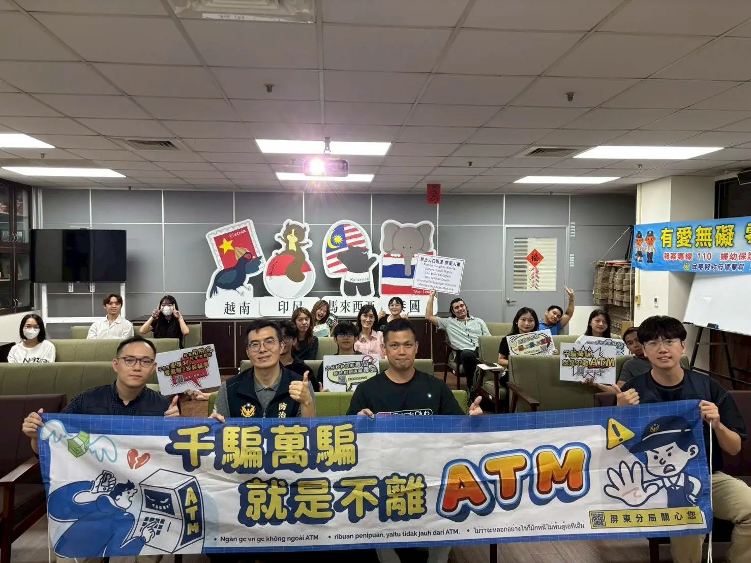 屏東警分局赴屏東大學外語反詐宣導 實際案例加深外籍學生印象