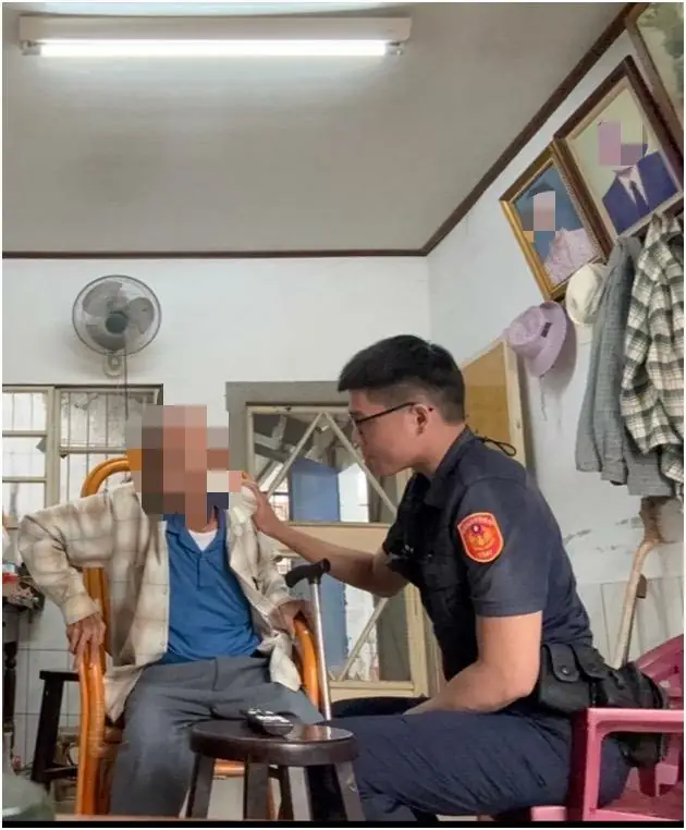 九旬翁正午外出尋妻 內埔警耐心護送返家