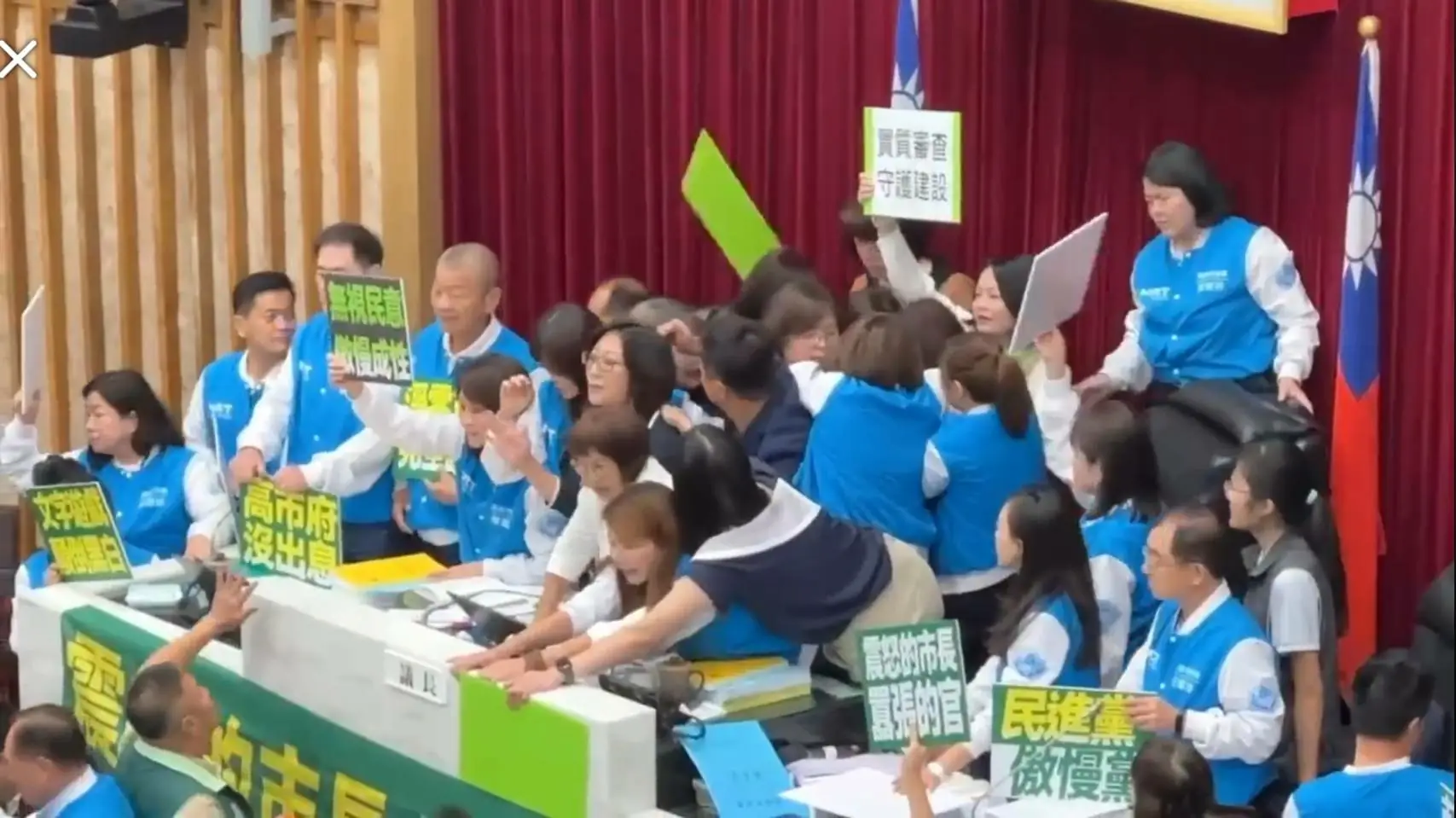 預算審查藍營杯葛掀議場風暴　民進黨團轟「拖垮市政害高雄」