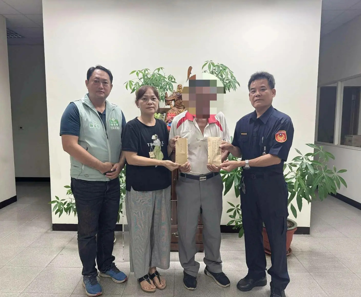 枋警號召善心 募善款解喪葬困境