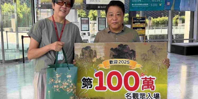 故宮南院開館10週年賀禮  上月甫迎開館一千萬觀眾 4日迎來今年第100萬觀眾  宋代汝窯文物展國寶南院登場