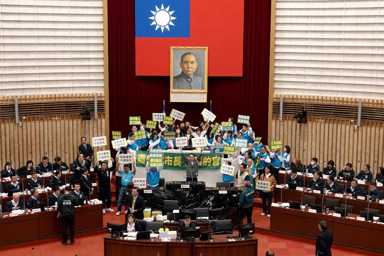 議會怒潮掀風暴　康裕成籲理性審查勿讓政治凌駕民意