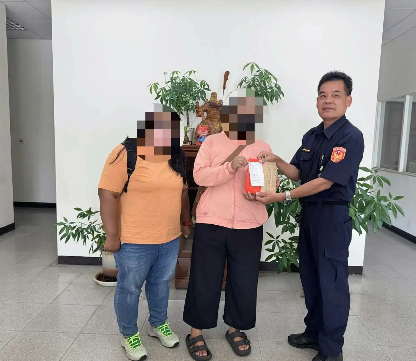 枋警號召善心 募善款助喪葬