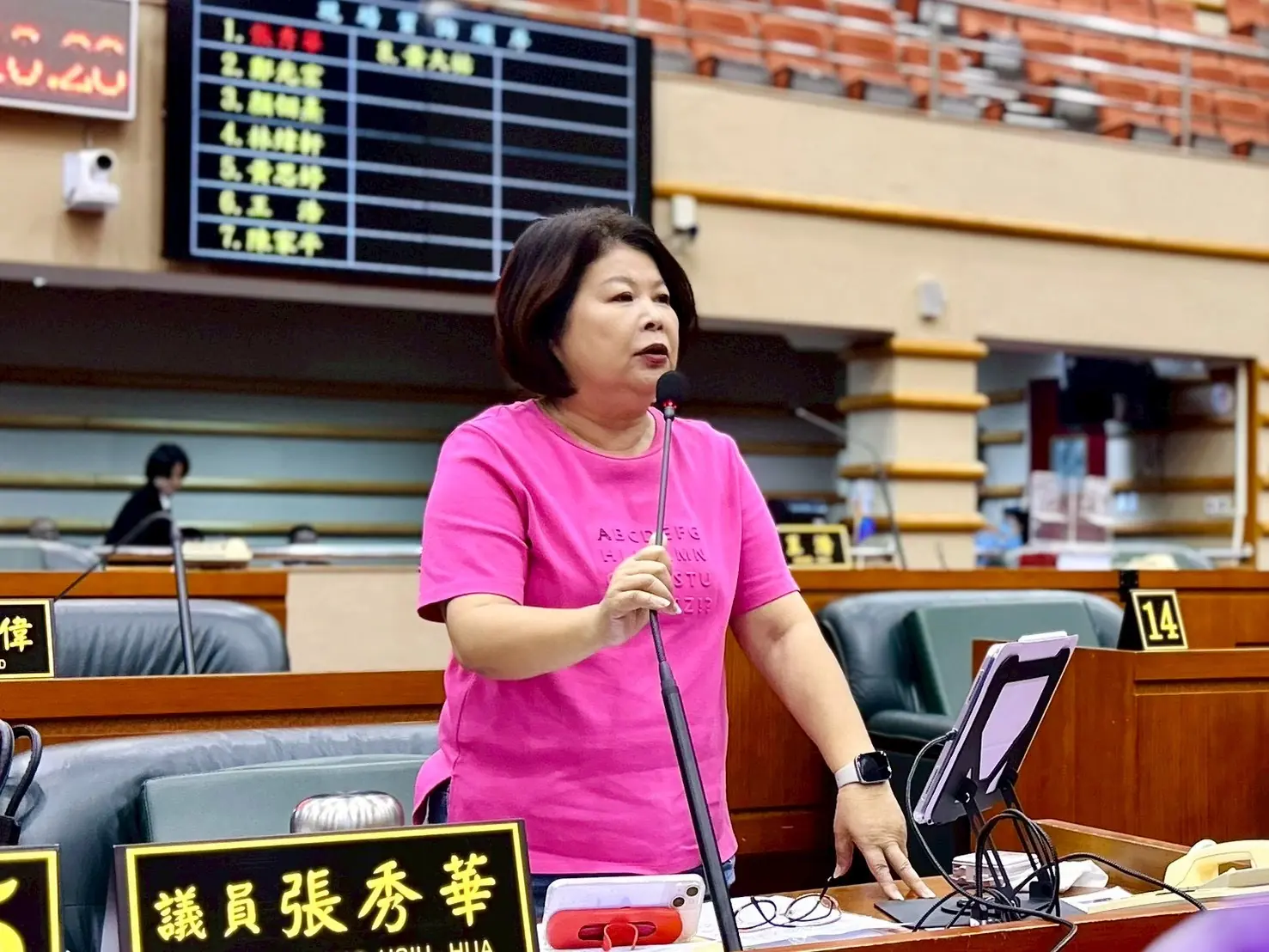 除了普發現金一萬元  嘉市府已編預算春節加發一千元給長者  市議員張秀華提案「加碼」普發市民3千元